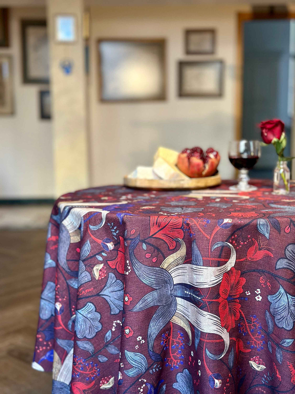 Round Tablecloth, linen-cotton mix, printed | Red drama