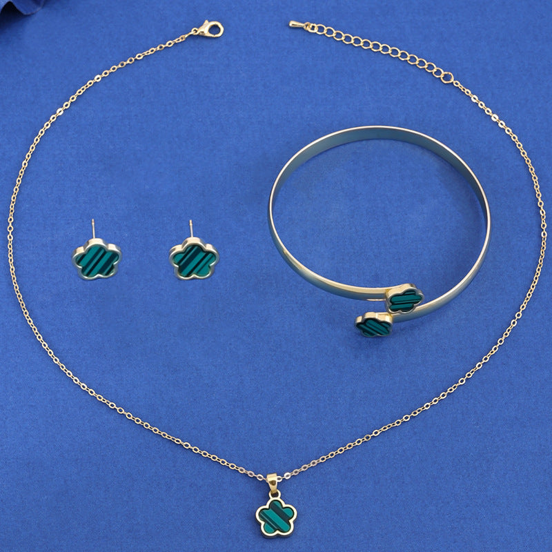 Five Petal Flower Parthenocissus Grass Bracelet Three-piece Set