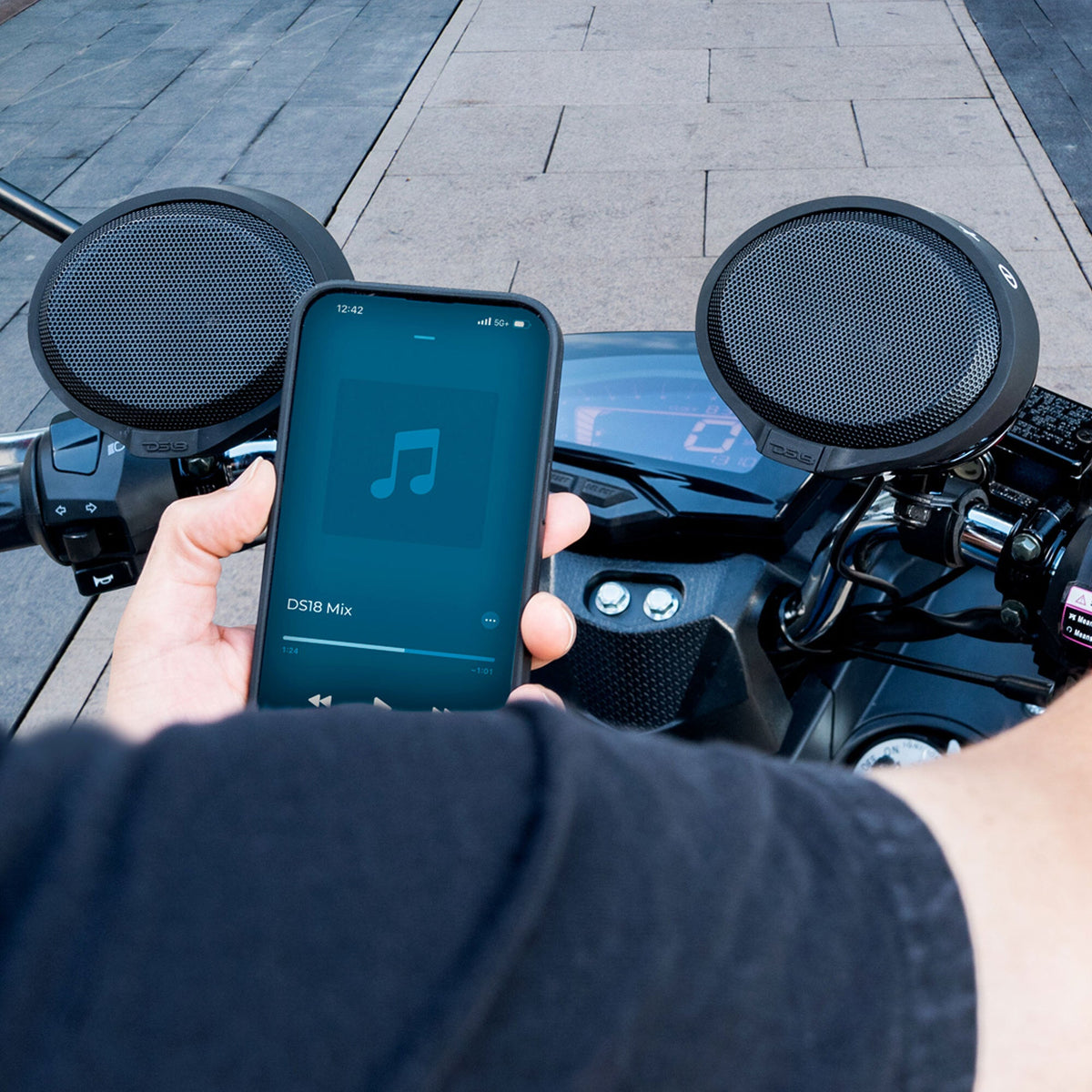 Motorcycle Handlebar Mounted Bluetooth Speaker System with Neodymium Magnet DS18