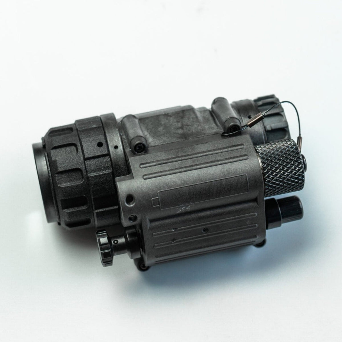 AN/PVS-14: Gen 3 White Phosphor 3000 FOM & Manual Gain - 50+ Hour Runtime